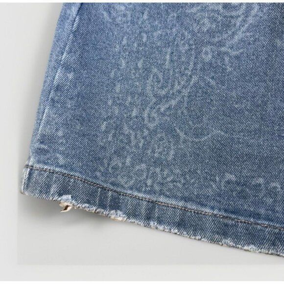 Kensie Vintage Luxe The Skirt Byron Laser Print Denim Mini Skirt in Size 8 - Picture 3 of 10